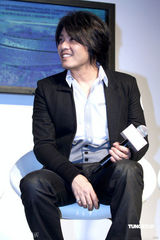 幻灯图：孙燕姿与林俊杰阿杜热聊 撩头发不顾形象 