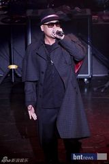 组图：韩国YB乐队等出席拼盘演唱会 众星秀摇滚精神