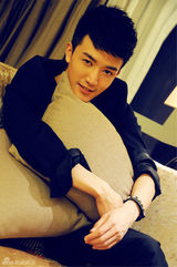 组图：许诺拍摄家居温情时尚大片