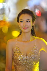 组图：车模兽兽性感透视黄金奶 自信爆乳微笑