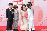 组图：刘心悠情人节甜美亮相 小男孩现场献吻