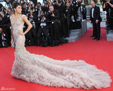 高清组图：伊娃-朗格利亚长裙亮相戛纳红毯