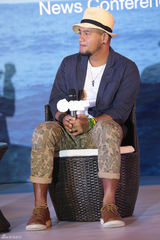 组图：张震岳北京记者会 尽显原住民本色