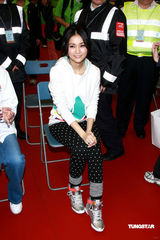 幻灯图：谢安琪飒爽运动装亮相 变身羽毛球健将