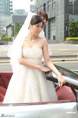 组图：陈怡蓉婚纱妩媚亮相 携手郭品超浪漫走秀