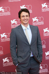 组图：《神之子》发布会 詹姆斯与斯科特拼帅气