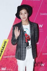 组图：SHINee泰民等出席某牛仔品牌秀