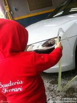 组图：微镜头下的小小志 呆萌可爱完胜童颜老爸