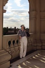 高清组图：陶红时尚写真 古堡之中绽放绚丽玫瑰