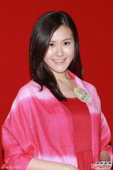 组图：候选港姐20强职业装亮相 郑裕玲亲授秘技