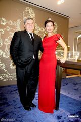 高清图：钟楚红为珠宝店剪彩 着红色礼服变公主