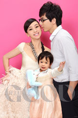 幻灯图集：翁虹全家成杂志新宠  温情拉开圣诞帷幕