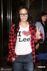 幻灯图：杨丞琳个唱与言承旭甜蜜拥抱 群星助阵观战