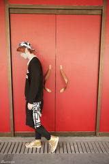 组图：男团M4M拍写真 Rapper于斌显青春乖萌