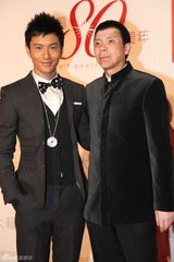 幻灯：黄晓明因慈善与珠宝结缘 做代言与冯小刚同台