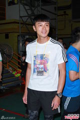 组图：黄浩然有意携子学舞狮