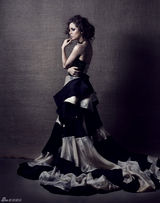 高清组图：混血美女伊丽莎-杜什库写真性感华丽