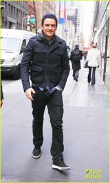 组图：可儿与前夫奥兰多相伴出街 潮范互不输阵