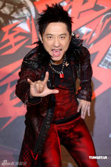 幻灯：庾澄庆“到死都要18岁” 有望泳渡日月潭