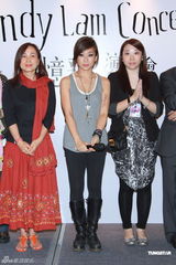 组图：林忆莲红馆个唱落幕 感谢歌迷一路陪伴