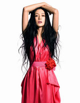 组图：秦岚拍最新时尚写真 尽显高贵典雅气质