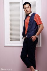 幻灯图：张桐亮色春装简约明快 时尚搭配搏出位