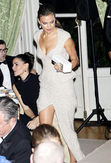 高清图：C罗携女友亮相亲密互动 伊莉娜秀美背