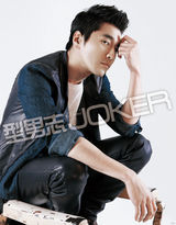 组图：赵又廷挑战形象登杂志封面显型男魅力