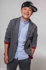 组图：包贝尔秀鬼马写真 表情帝玩转五连拍