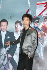 组图：《东成西就2011》首映 众主创亮相红毯