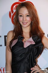 高清组图：蒙嘉慧怒对偷拍者 直言艺人很可怜 