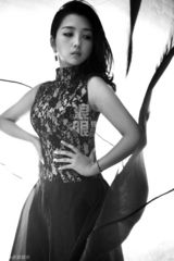 何洁镂空新娘装薄纱起舞 赫子铭半裸秀肌肉(图)