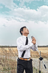 组图：黑龙新单曲首发 时尚写真宣传照曝光