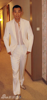 高清图：赵文卓亮相上影节 现场获吴宇森拥抱