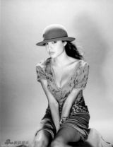 幻灯图集：安吉丽娜16岁写真曝光 眼神似梦露 