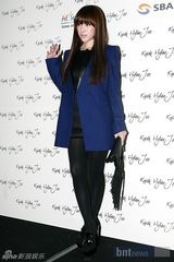 组图：朴寒星洪秀雅徐仁英等众星时尚亮相服装秀