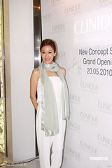 幻灯图：古天乐喜爱性感美唇 谢婷婷不知嫂子已出院