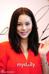 组图：朴诗妍出席化妆品专卖店开业仪式