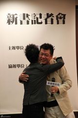 高清图：主持人马松赴台发新书 方文山张芸京助阵