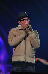 高清组图：巨星云集慈善中华行 陈小春婚后首献唱