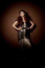 幻灯图：吴亦琳拍时尚大片 优雅造型显唯美魅力