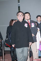 组图：赌王四太梁安琪旅行庆圣诞 否认儿子恋情