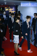 独家：EXO等亮相大众文化艺术奖红毯