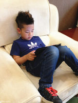 组图：郭涛六岁儿子首次曝光 帅酷赛过老爸