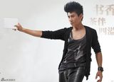 组图：吴奇隆写真显自身特质 时尚装扮潮味足