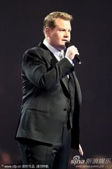 组图：第32届全英音乐奖 詹姆斯-科登怀念惠特尼