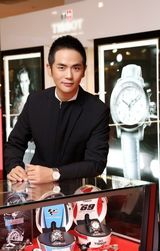 组图：张晓龙为名表站台 粉丝爆棚