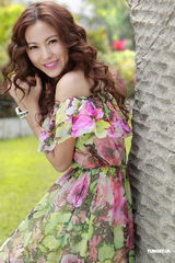 组图：刘心悠花朵裙装拍写真 望早日遇真命天子