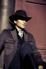 组图：胡兵《东北往事》硬朗造型显英雄本色