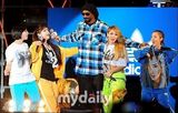 组图：Snoop Dogg韩国开唱 2NE1任嘉宾热情助演